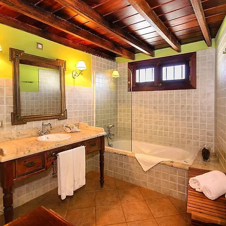 Casa Lola Y Juan, Troja